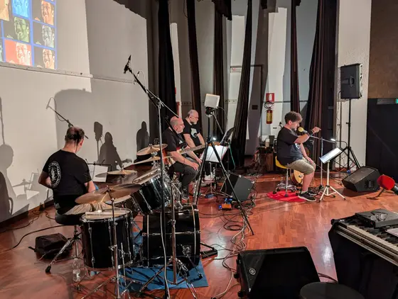 La band durante le prove